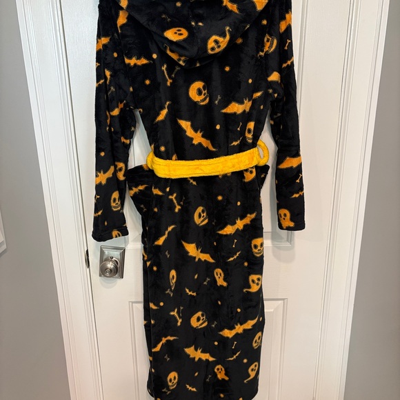 Halloween Themed Hooded Robe - Picture 6 of 7